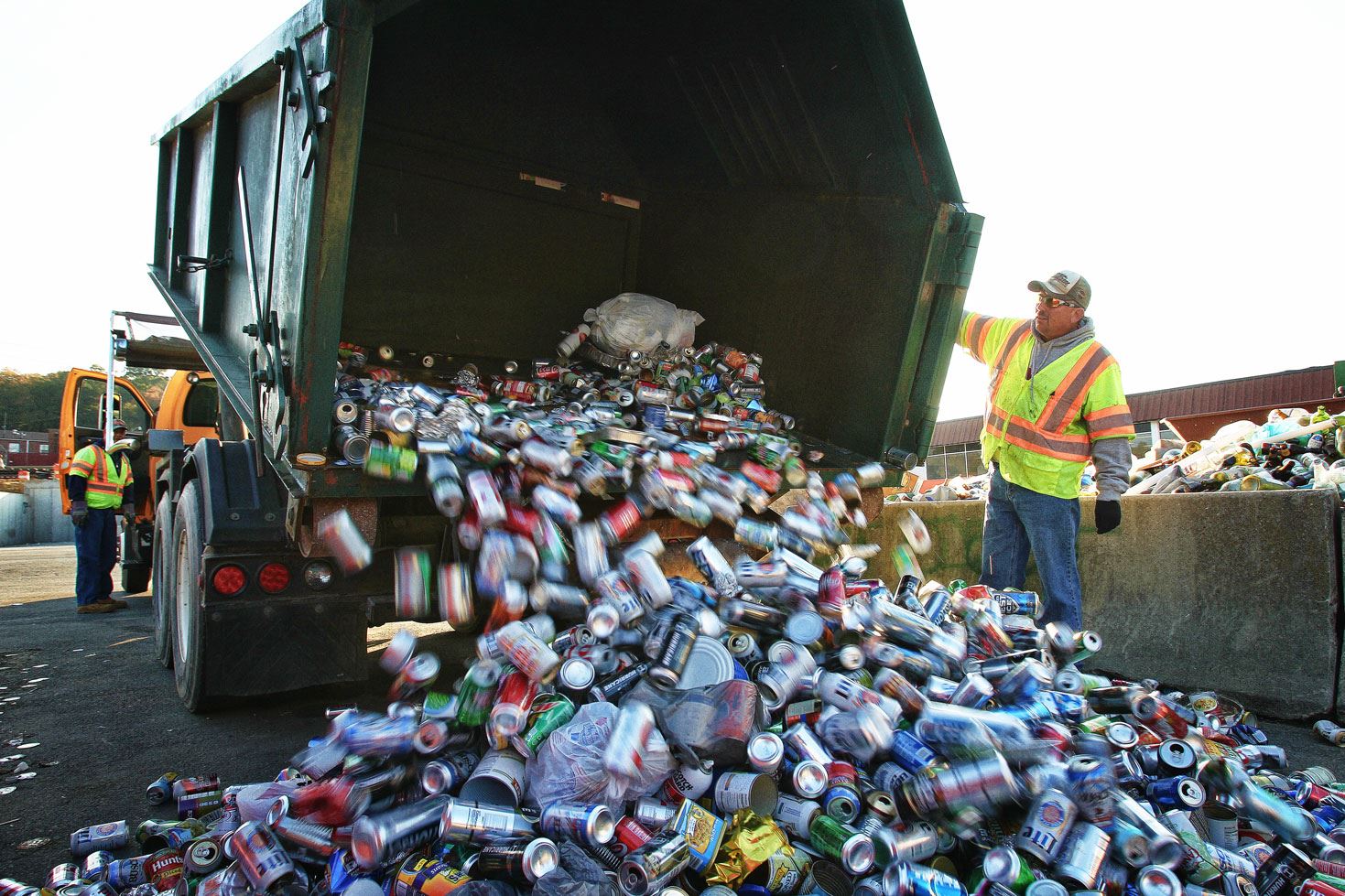 Garbage truck emptying cans