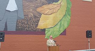 Mayor John Gilstrap speaks at Tobacco Heritage Mural dedication