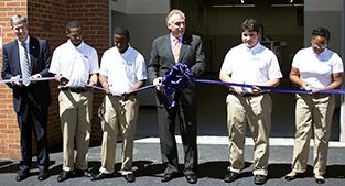 Governor joins students in ribbon cutting for precision machine lab.