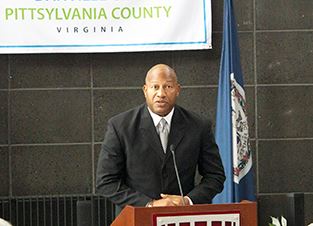 Mayor Jones speaks at Harlow Group announcement in November 2018.