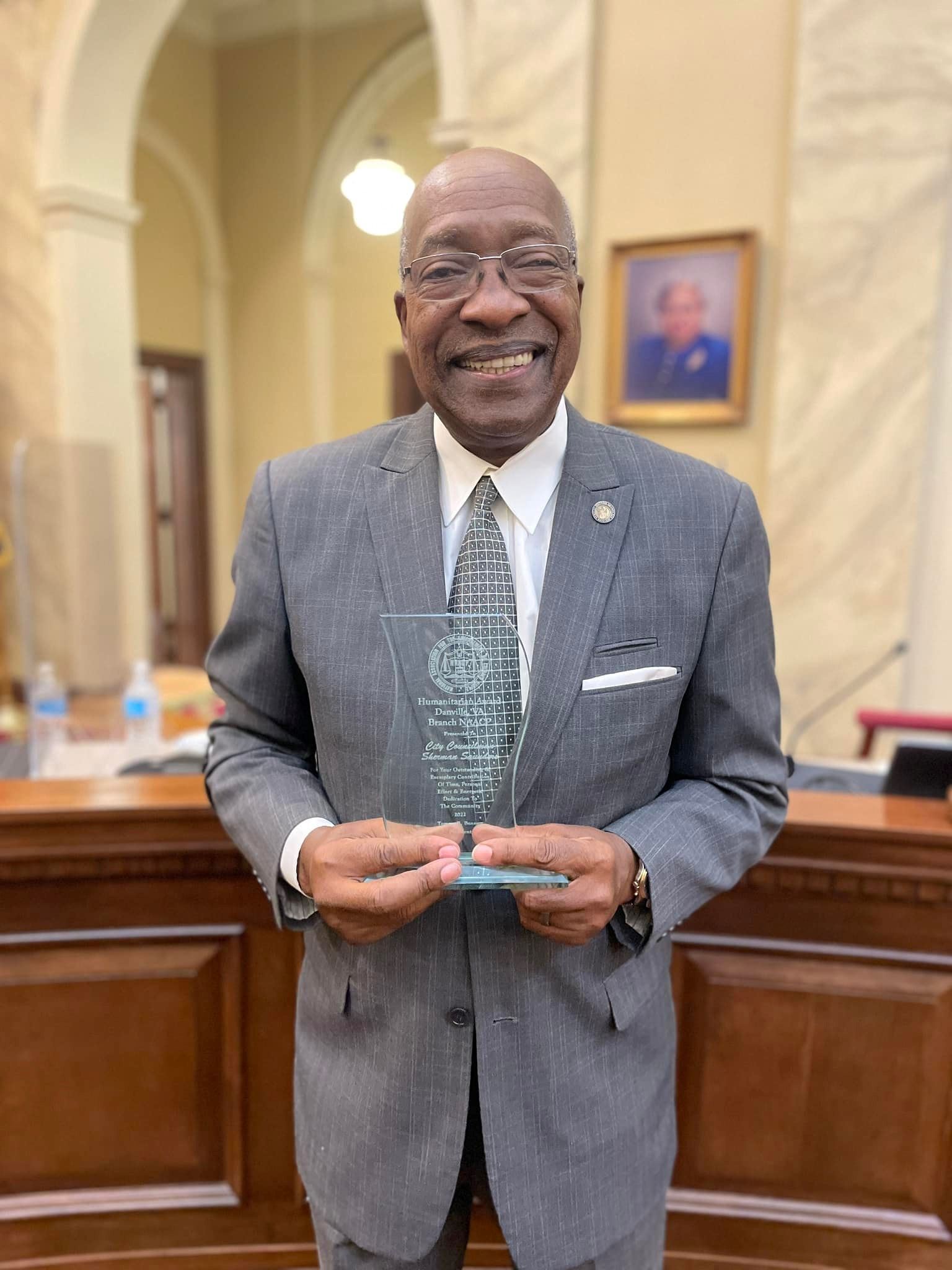 Councilman Sherman Saunders holds award